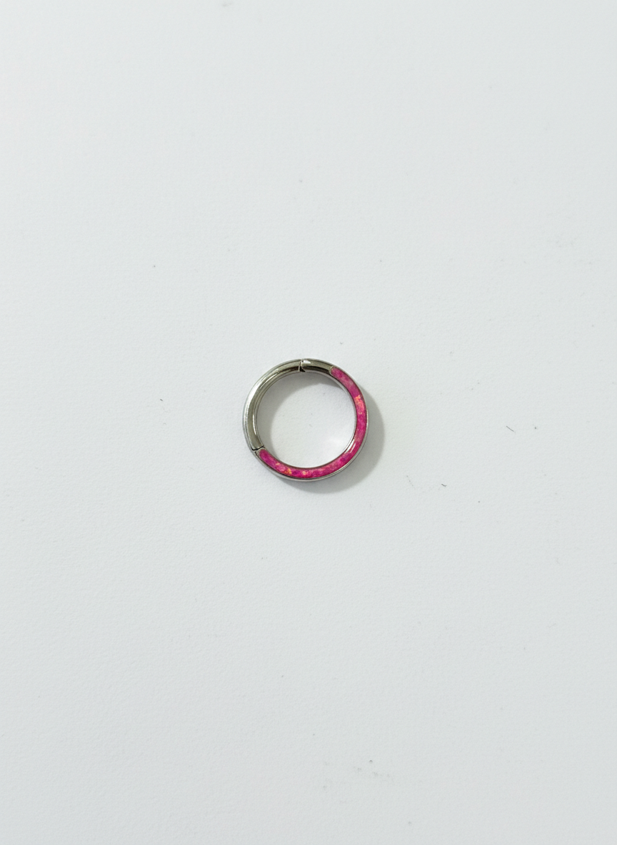 Aro clicker con opalo de colores. Titanio. - piercings Mundo Chic