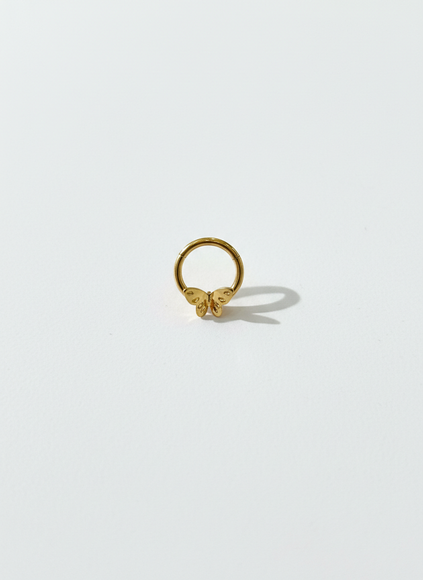 Piercing clicker titanio 16G, arito con mariposa dorada - piercings Mundo Chic