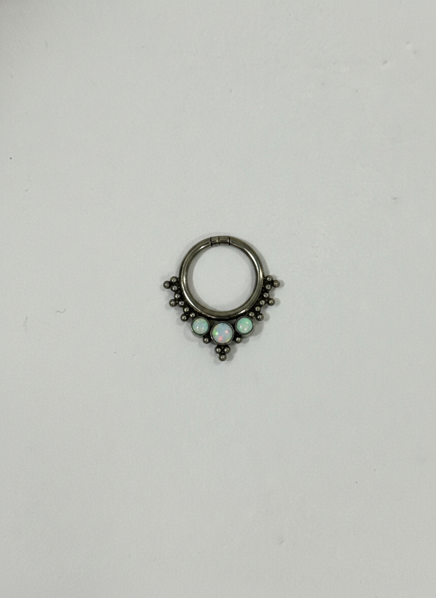 Piercing labret titanio 16G, opalos claros. - piercings Mundo Chic