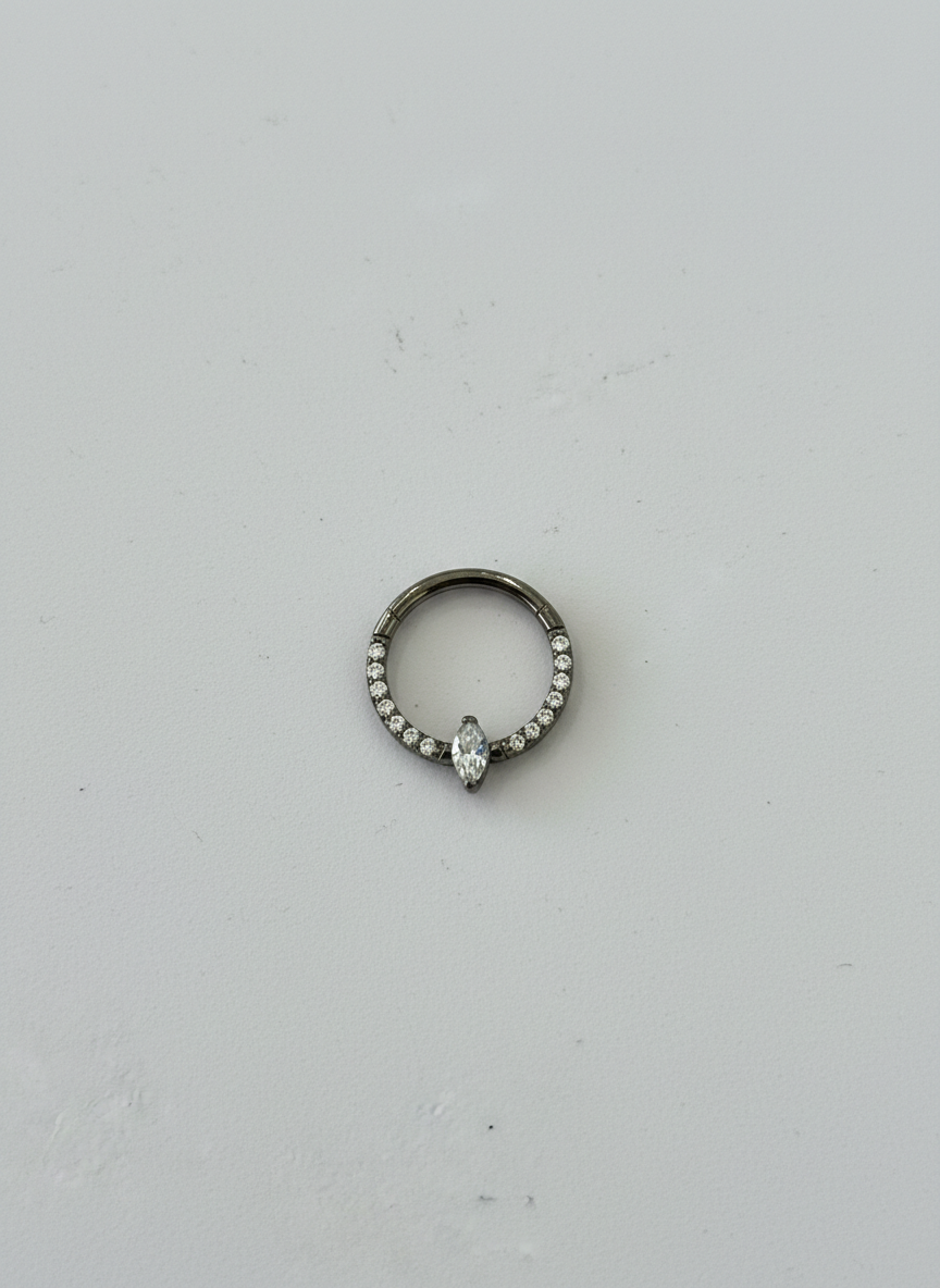 Piercing clicker titanio 16G, arito con zirconias y 1 zirconia gota - piercings Mundo Chic