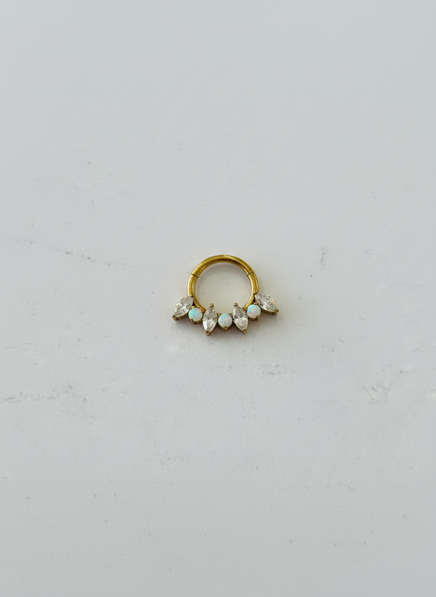 Piercing clicker titanio 16G, opalos y zirconias, dorado - piercings Mundo Chic