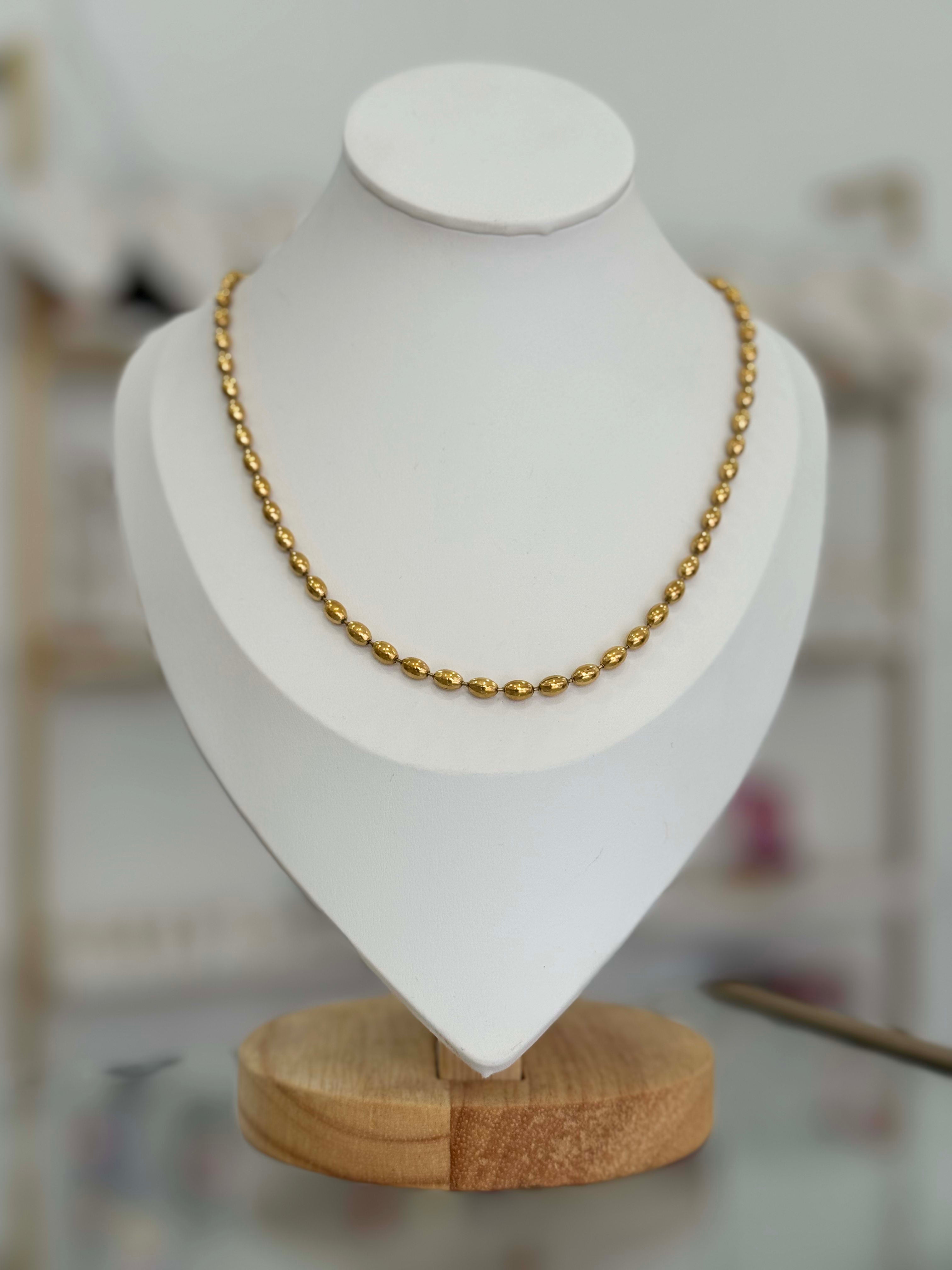Collar bolitas doradas. - collares Mundo Chic
