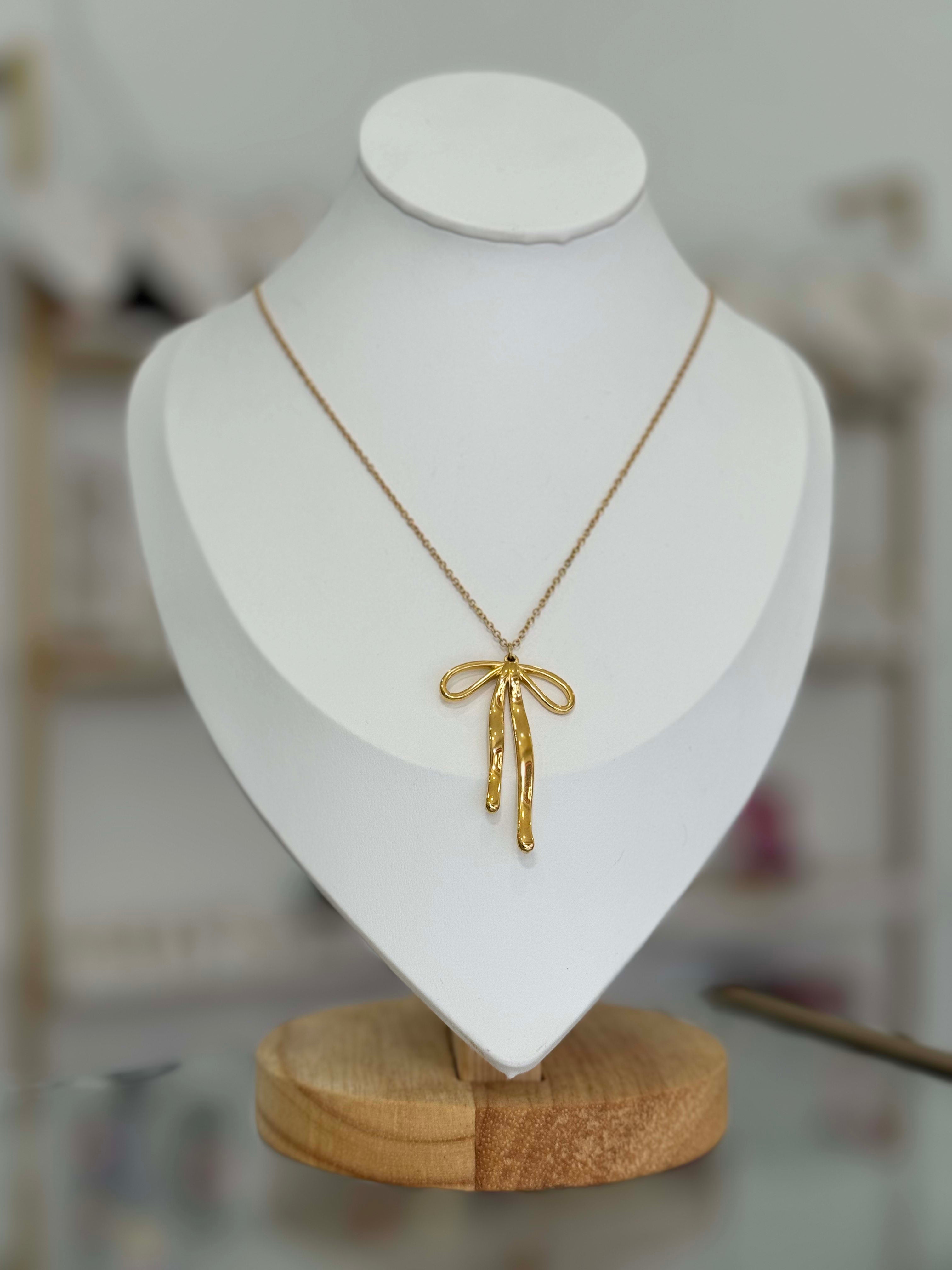 Collar con dije de moño listón aesthetic. - collares Mundo Chic