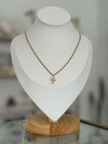 Collar con dije pequeño de cruz y perlitas. - collares Mundo Chic