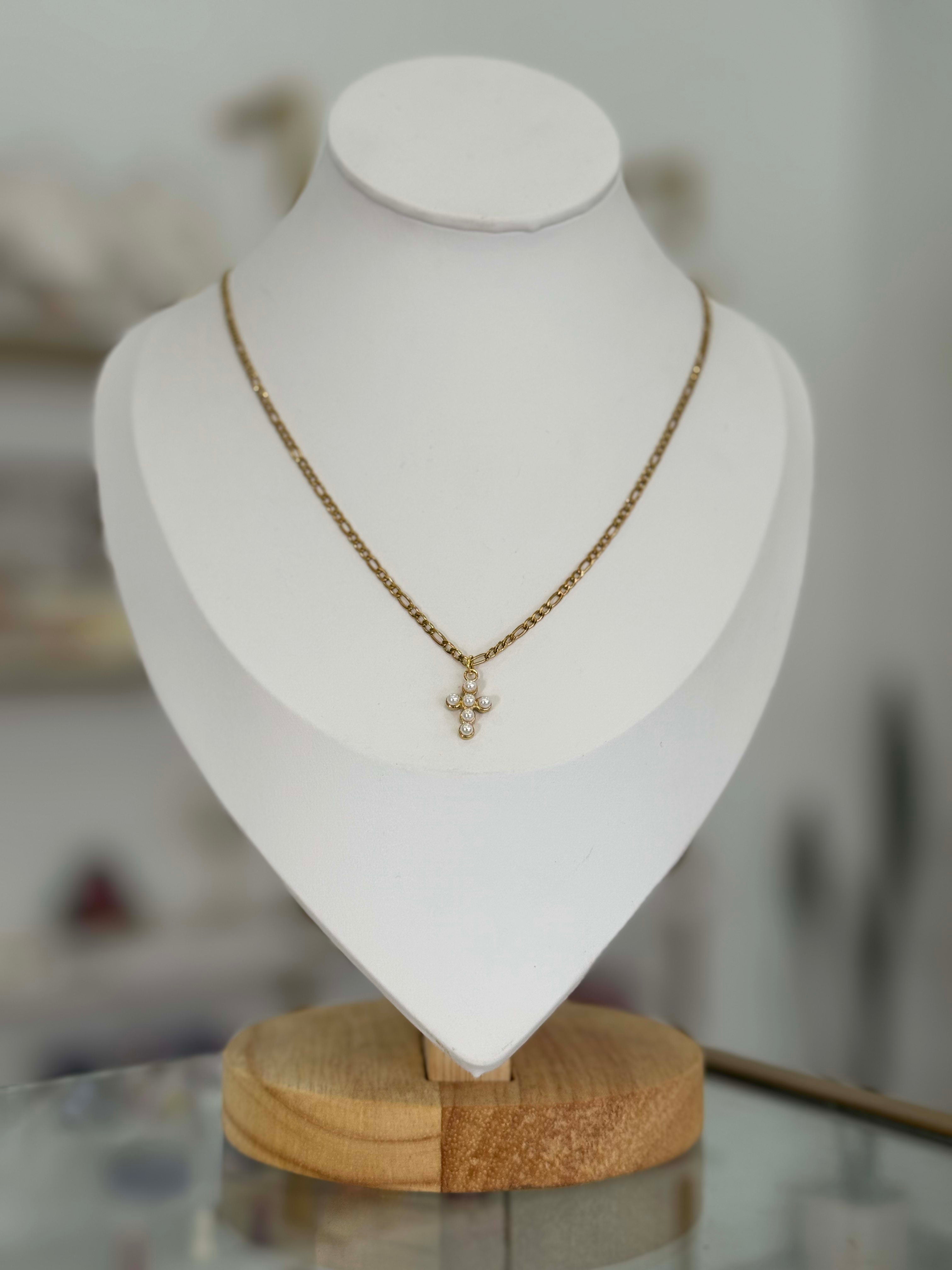 Collar con dije pequeño de cruz y perlitas. - collares Mundo Chic