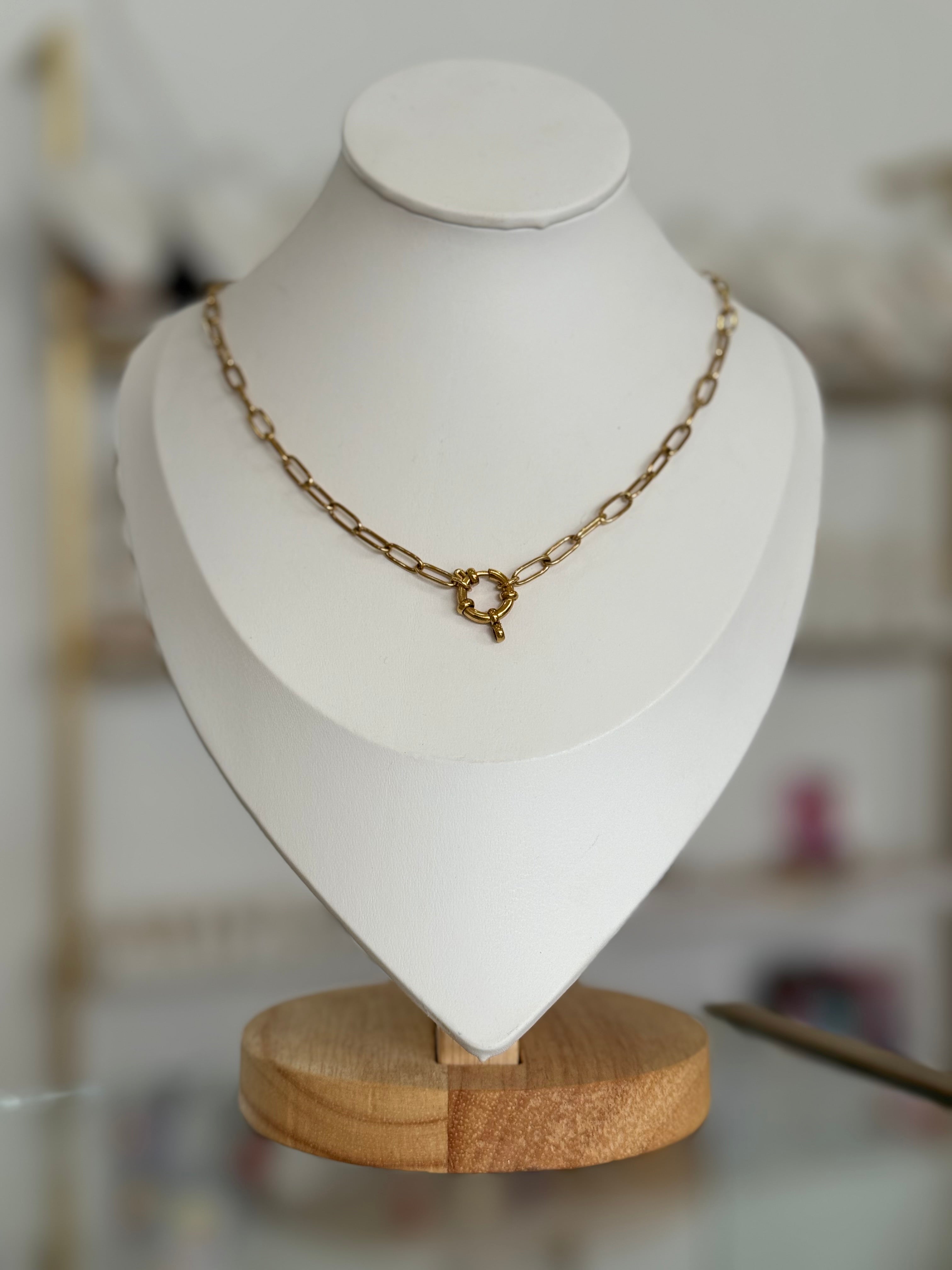 Collar dorado con broche de timón - collares Mundo Chic