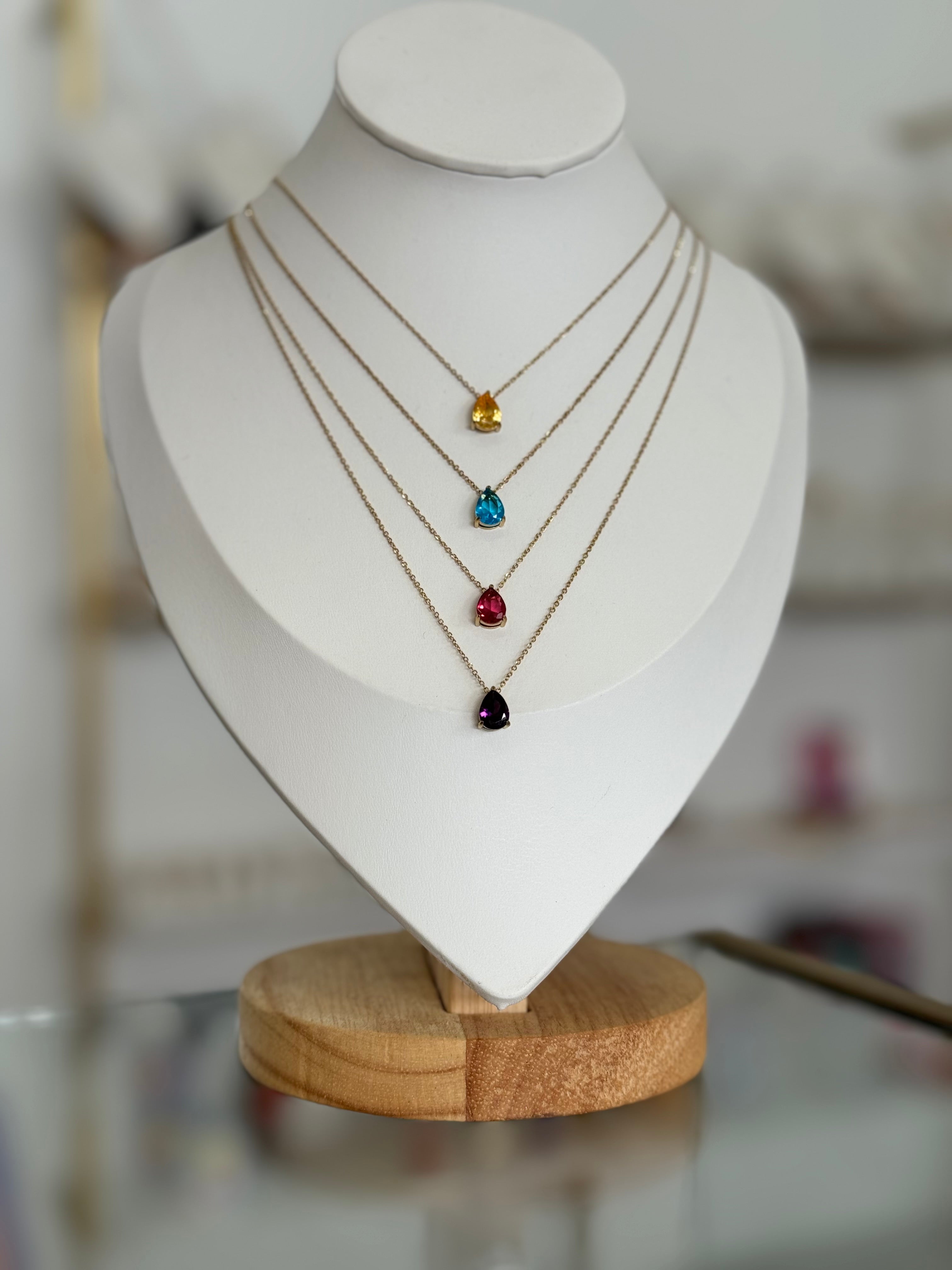 Collar dorado con dije de gota de color - collares Mundo Chic