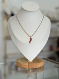 Collar dorado con dije corno rojo - collares Mundo Chic