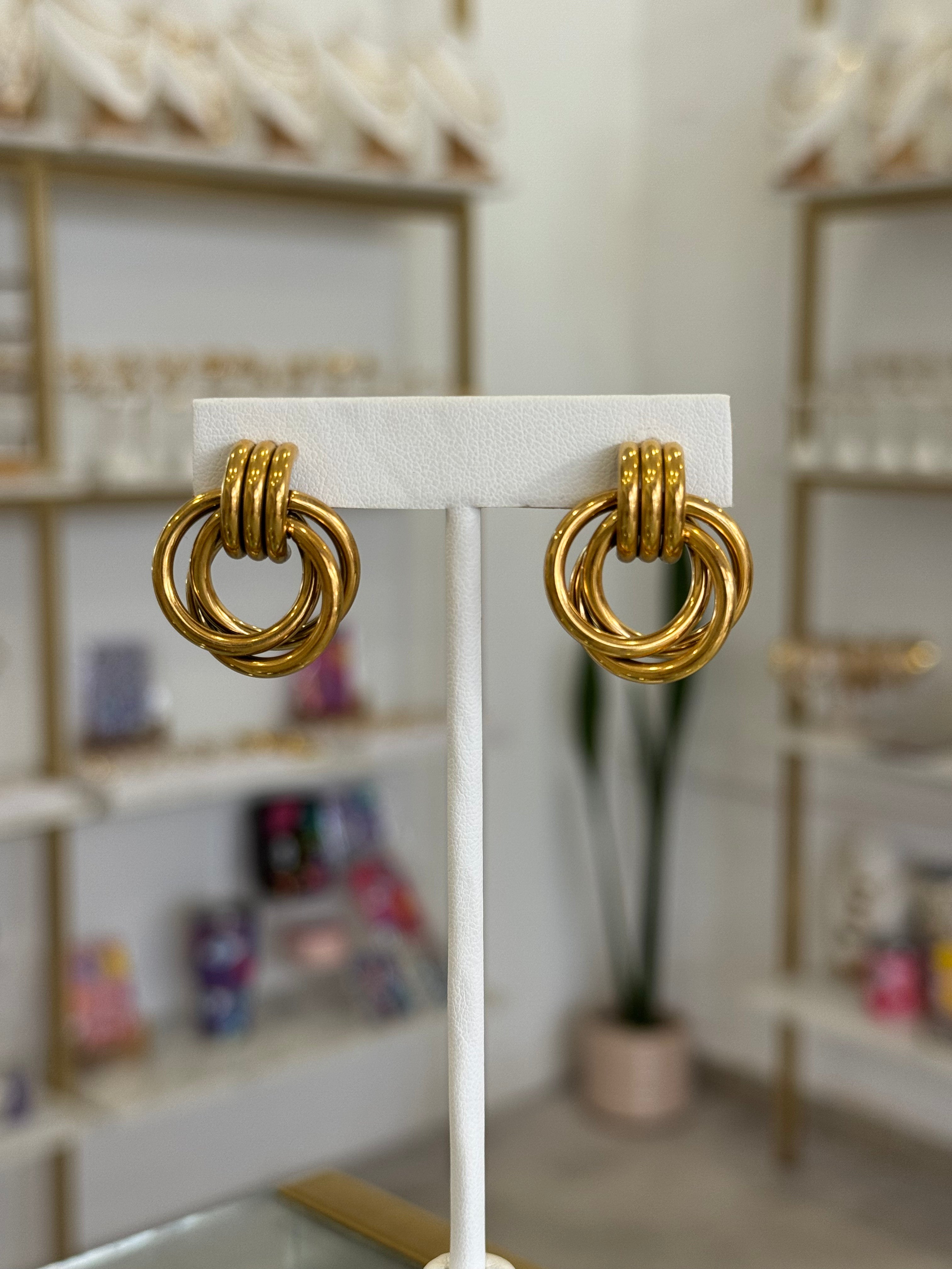 Aretes Aros Entrelazados Modernos Dorados Acero Inox - aretes Mundo Chic