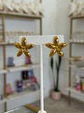 Aretes Hibisco Tropical Dorados Chic Baño Oro Mujer - aretes Mundo Chic