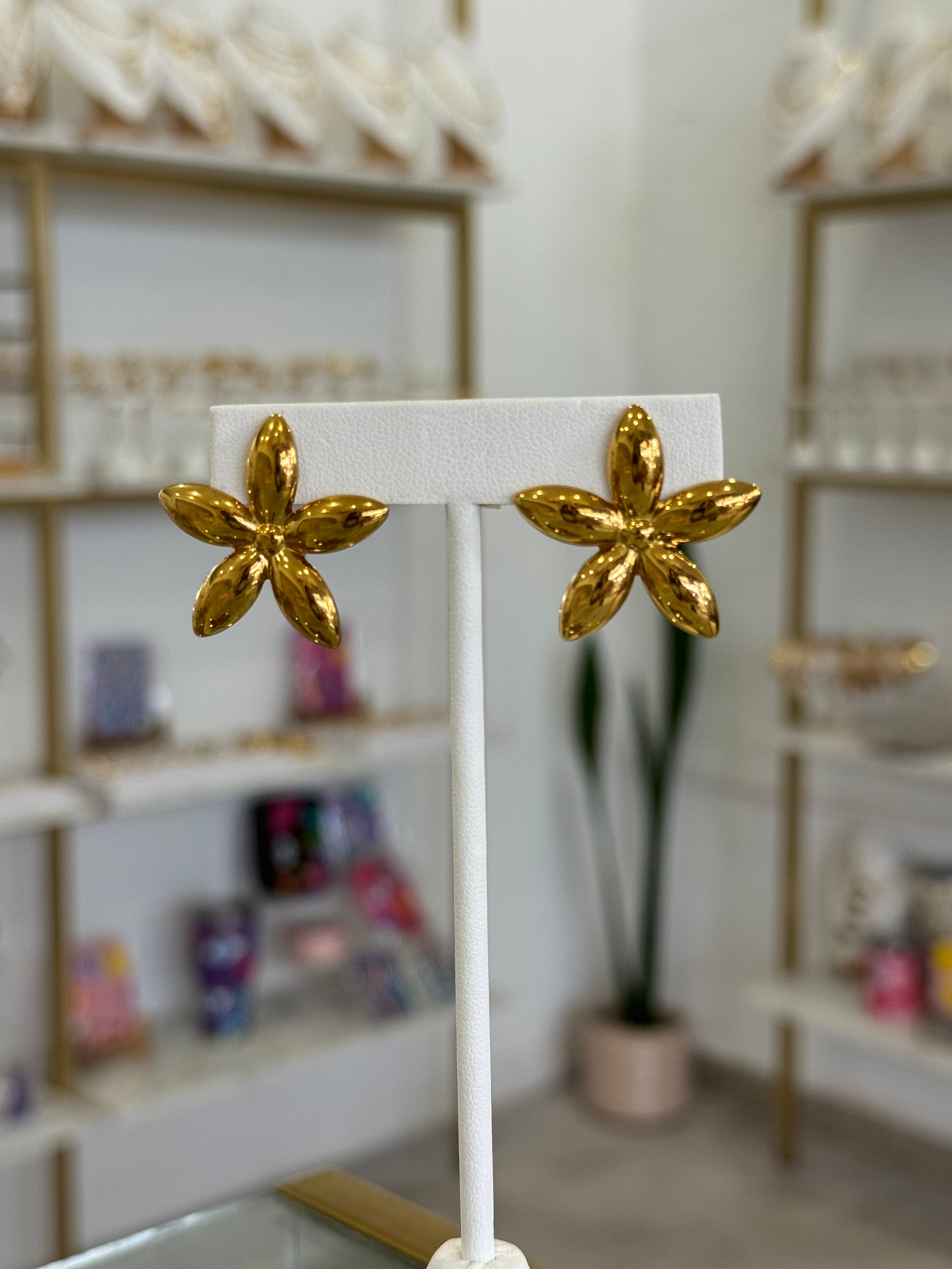 Aretes Hibisco Tropical Dorados Chic Baño Oro Mujer - aretes Mundo Chic
