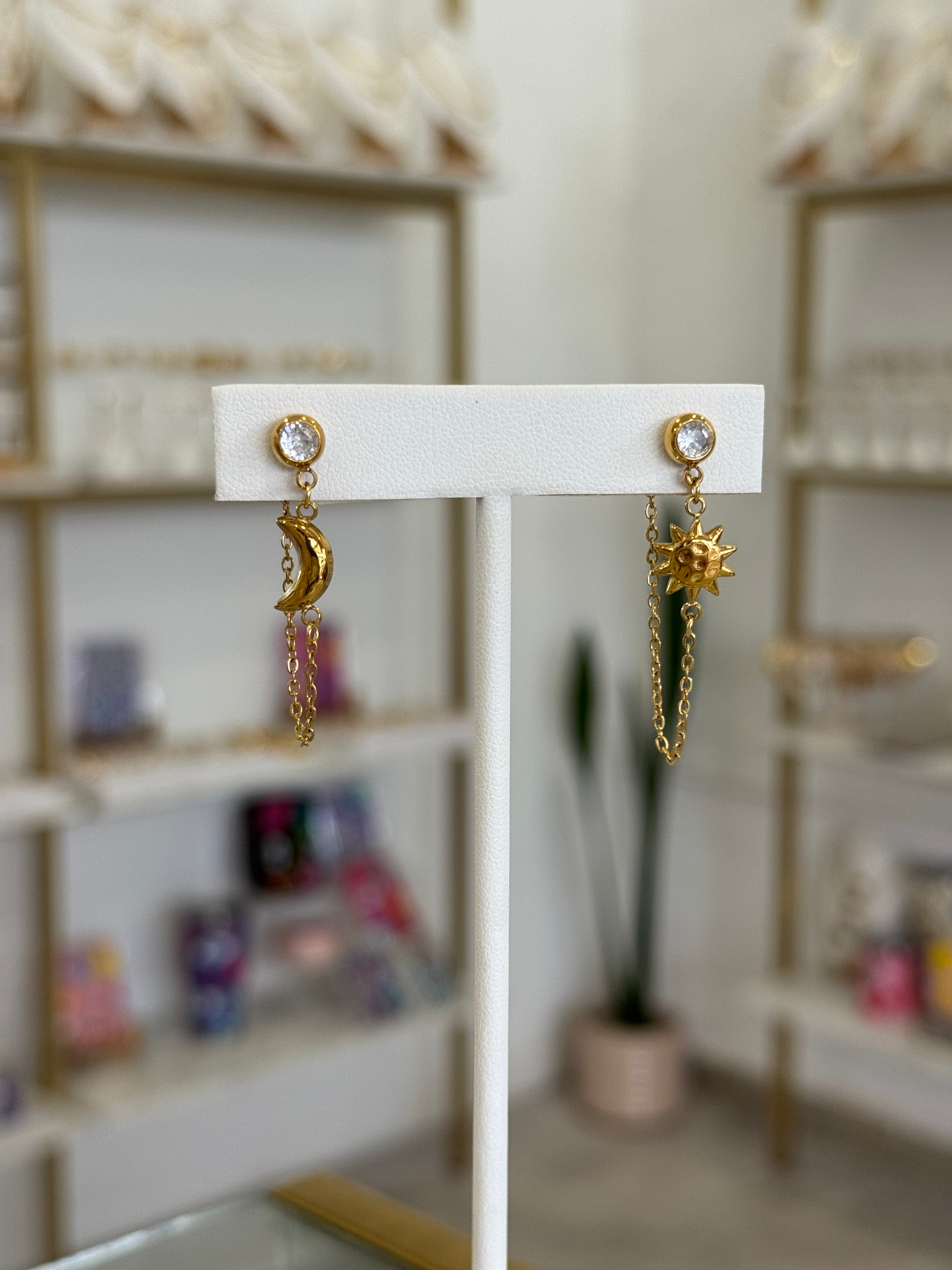 Aretes Colgantes Sol Luna Celestial Dorados Acero - aretes Mundo Chic