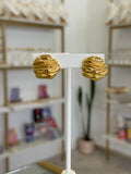 Aretes chunky midi con textura, Baño de oro 18k - aretes Mundo Chic