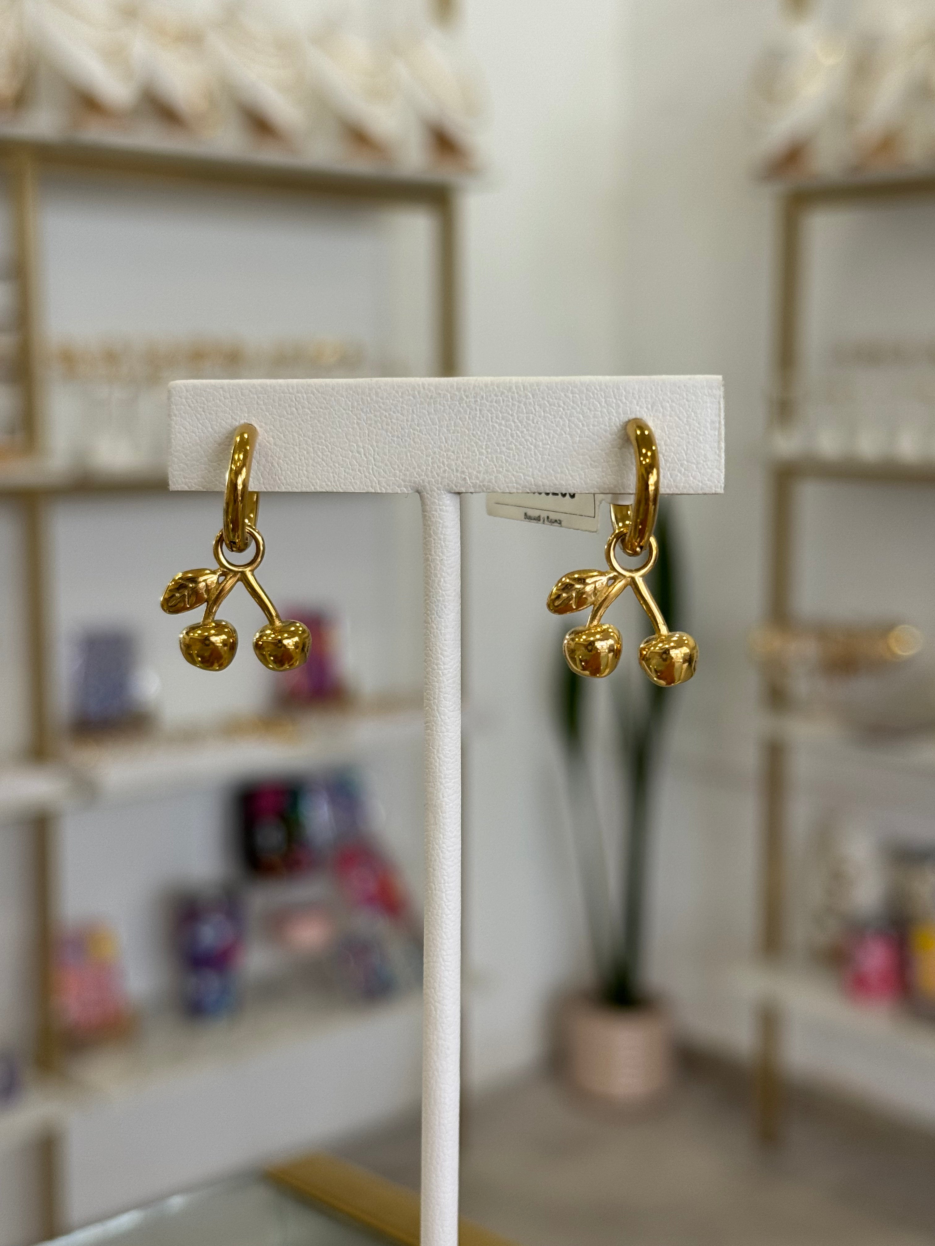 Aretes Cerezas Doradas Acero Inoxidable - aretes Mundo Chic