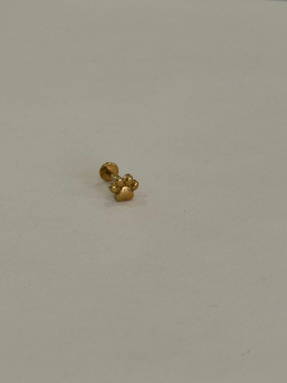 Huellita dorada. Piercing labret de acero quirúrgico 316L - piercings Mundo Chic