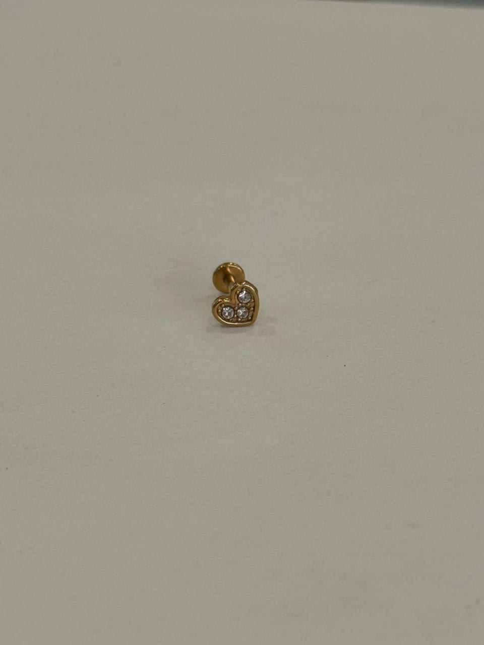 Corazón con 3 zirconias. Piercing labret de acero quirúrgico 316L - piercings Mundo Chic
