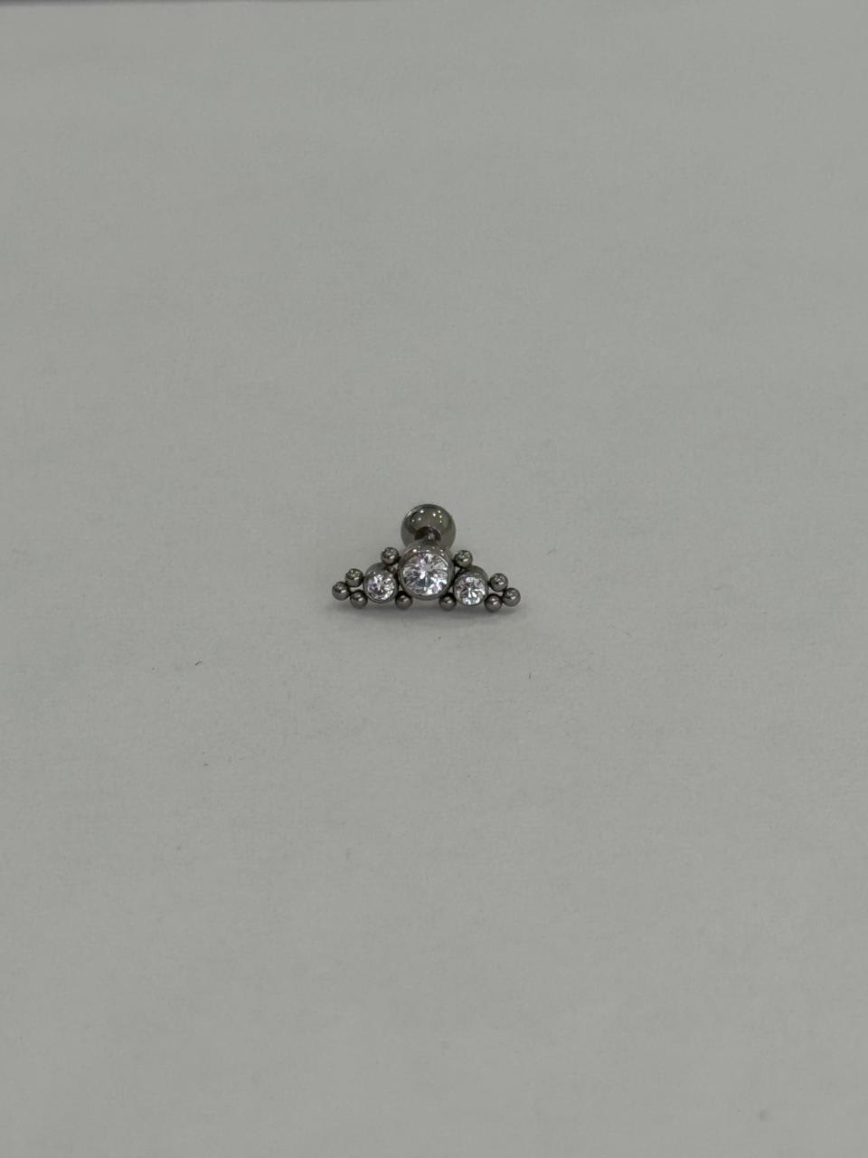 Arco plateado de 3 zirconias y balines. Piercing de acero quirúrgico 316L. - piercings Mundo Chic
