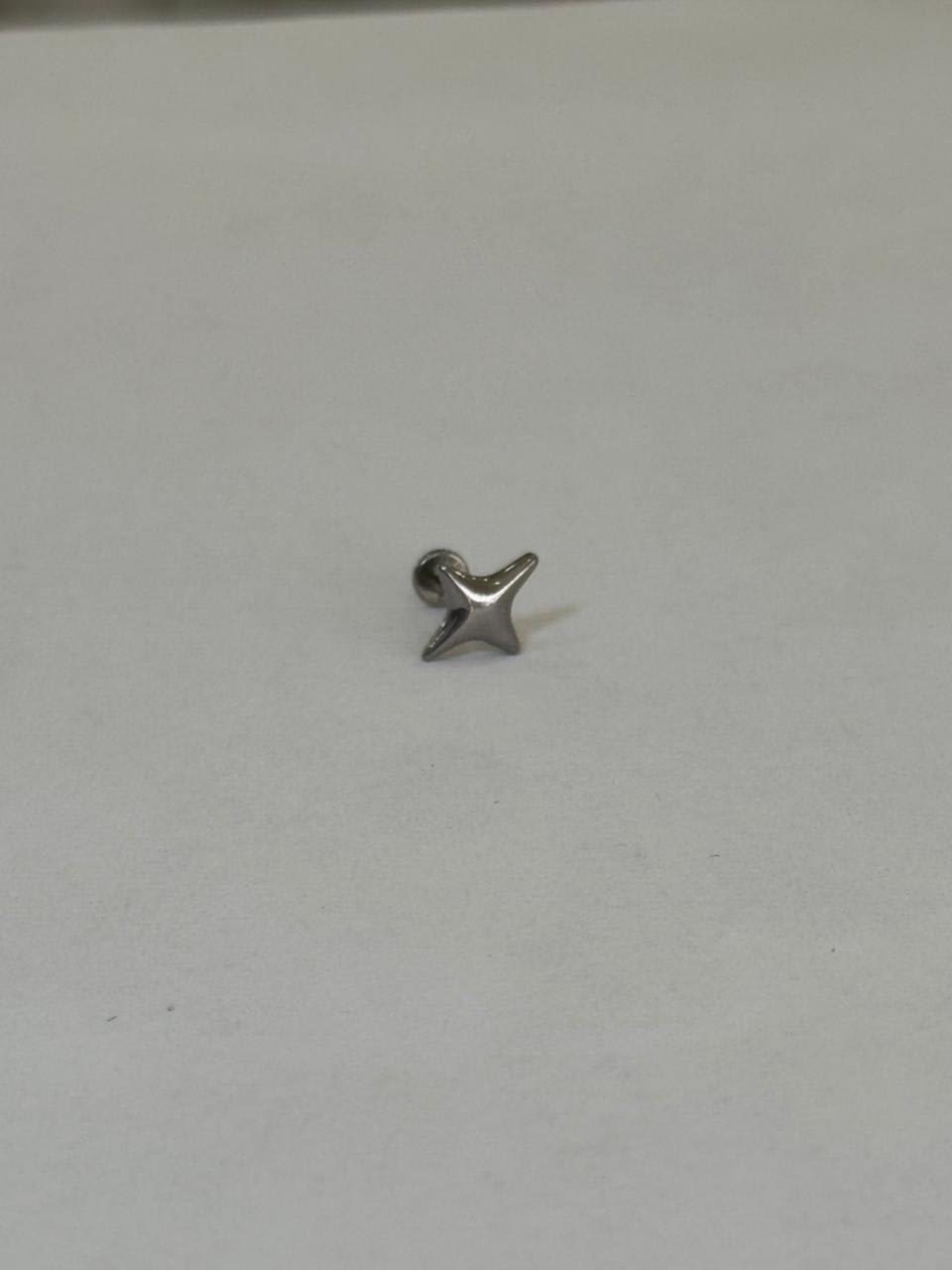 Destello plateado. Piercing de acero quirúrgico 316L - piercings Mundo Chic